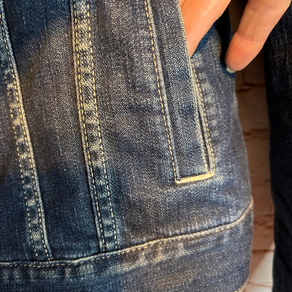 GAP denim jacket with faux fur collar size L trucker jacket - Picture 4 of 8